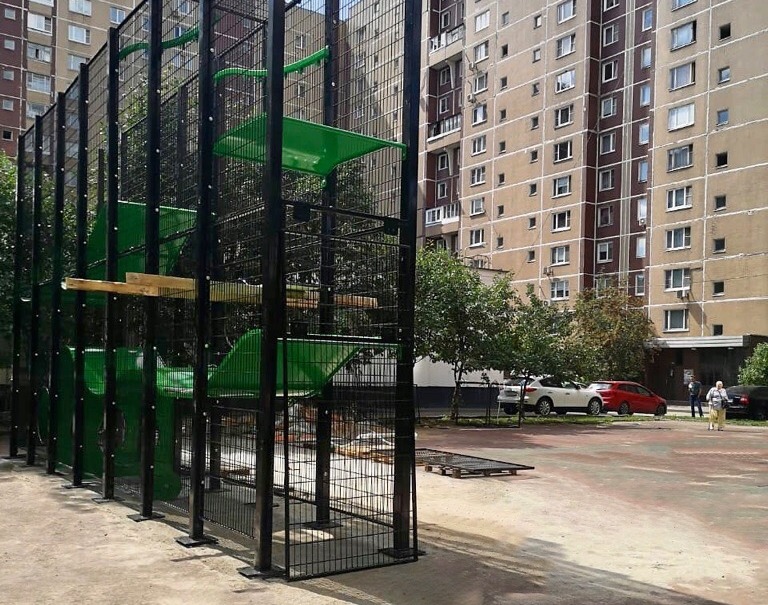 Детский игровой комплекс установили во дворе на Стрелецкой