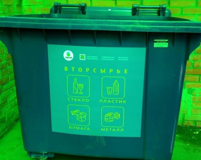 В Северо-Восточном округе установили синие евроконтейнеры для раздельного сбора отходов
