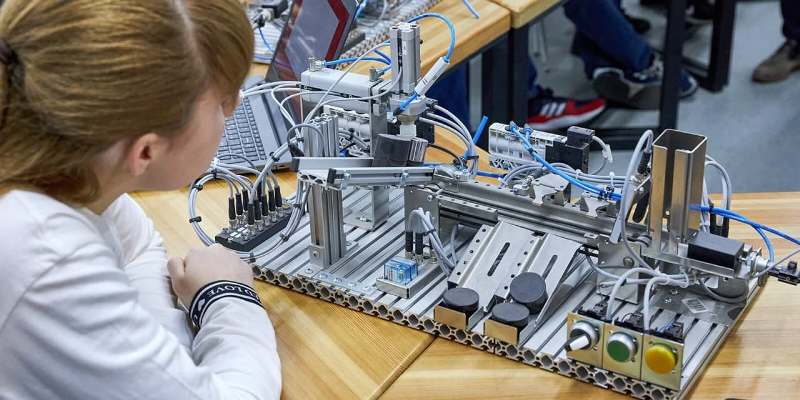 На базе РГСУ в Москве открылся еще один детский технопарк