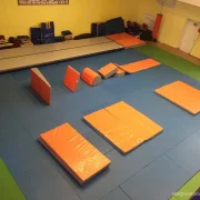 Школа акробатики для детей и взрослых Yourways на Новосущёвской улице фото 3 на сайте Марьинароща.рф