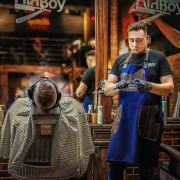 Международная мужская парикмахерская Oldboy barbershop на Шереметьевской улице фото 1 на сайте Марьинароща.рф